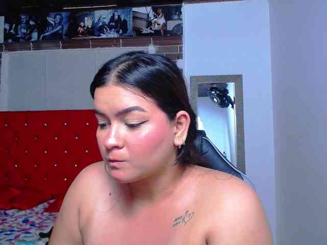 KrissSweetBoobs webcam