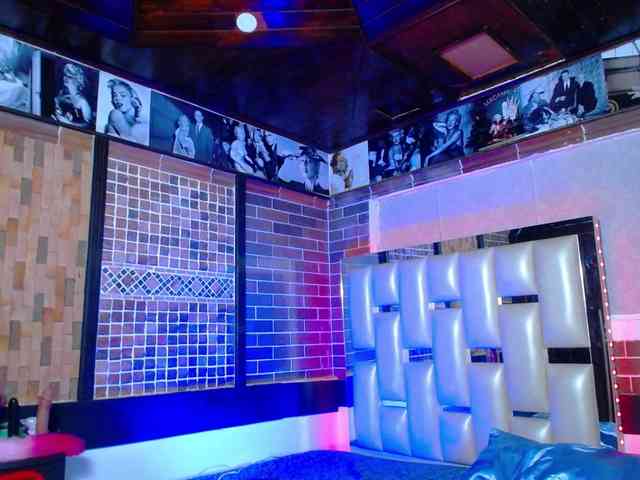 KrissSweetBoobs webcam