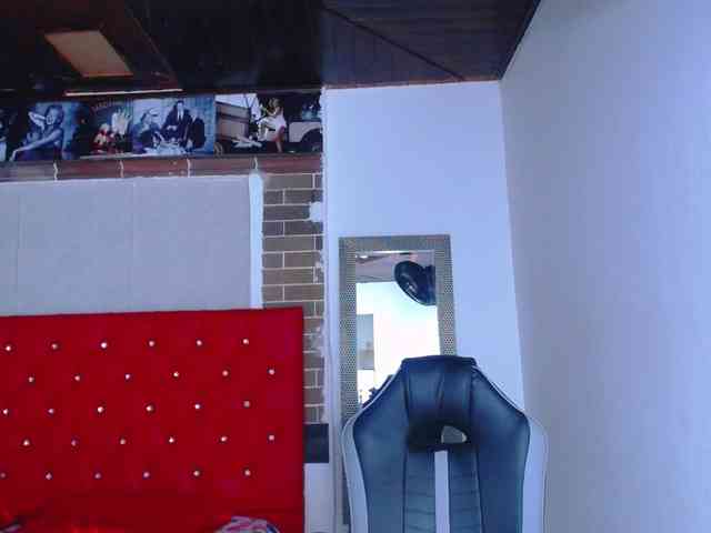 KrissSweetBoobs webcam