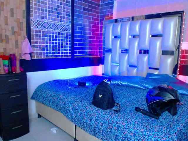 KrissSweetBoobs webcam