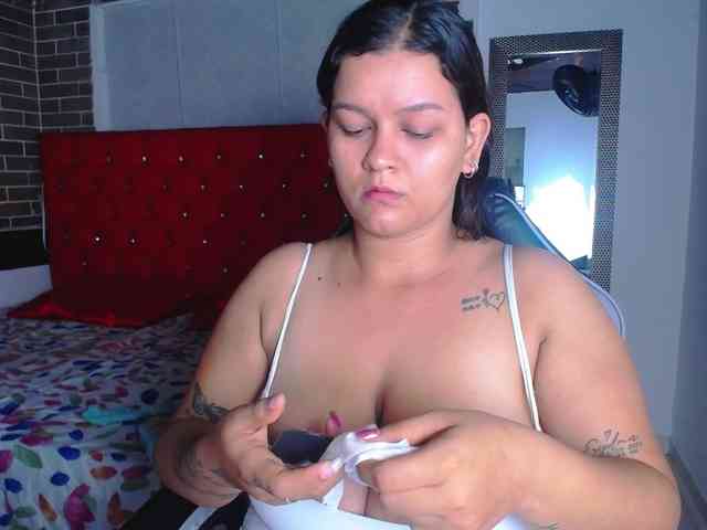 KrissSweetBoobs webcam