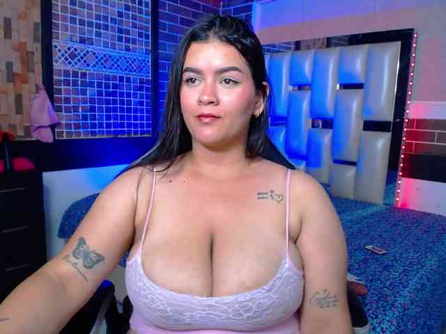 KrissSweetBoobs webcam