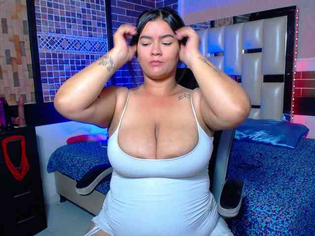 KrissSweetBoobs webcam