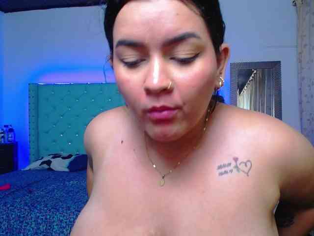 KrissSweetBoobs webcam