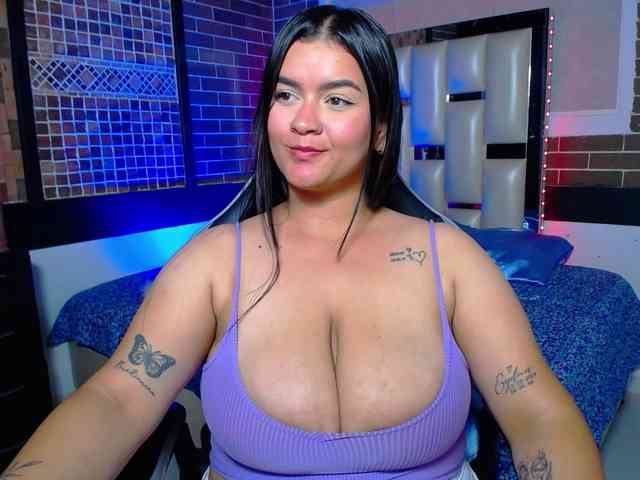 KrissSweetBoobs webcam