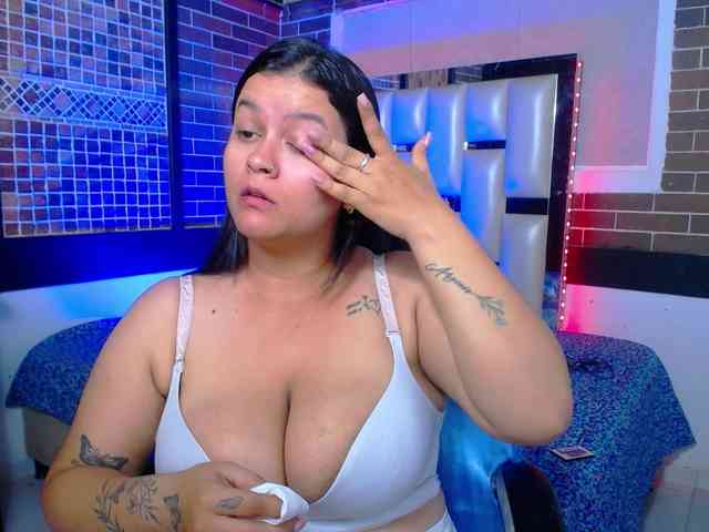 KrissSweetBoobs webcam