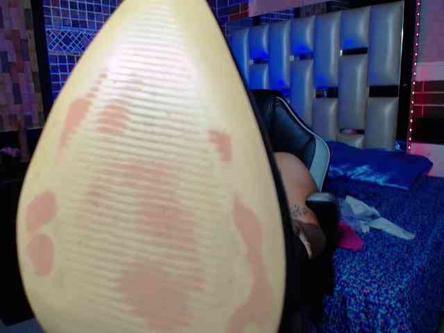 KrissSweetBoobs webcam