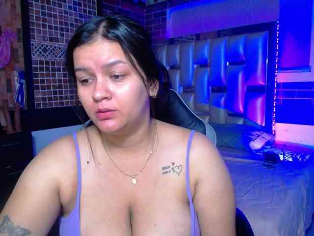 KrissSweetBoobs webcam