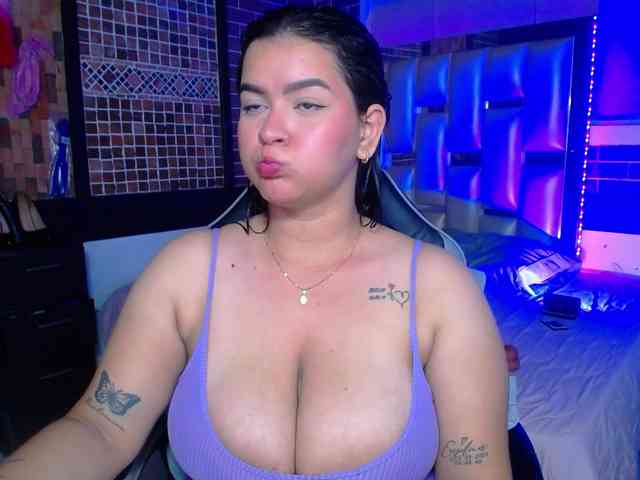 KrissSweetBoobs webcam