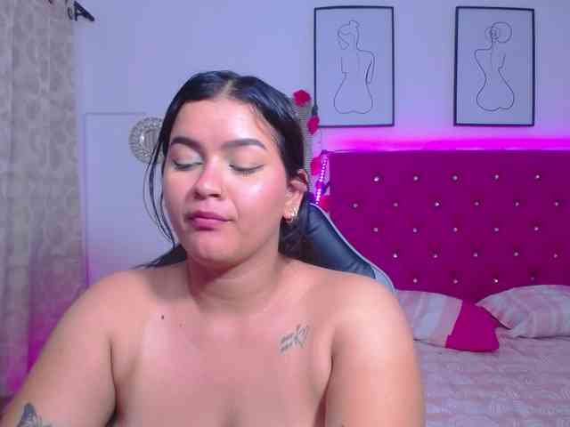 KrissSweetBoobs webcam