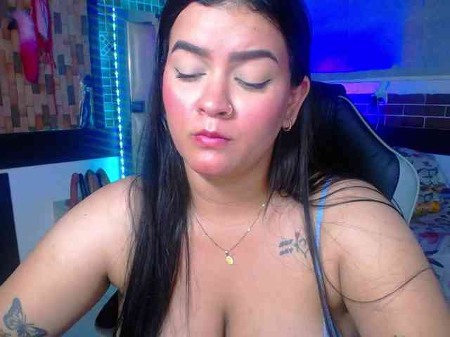 KrissSweetBoobs webcam