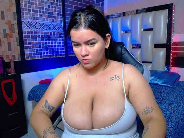 KrissSweetBoobs webcam