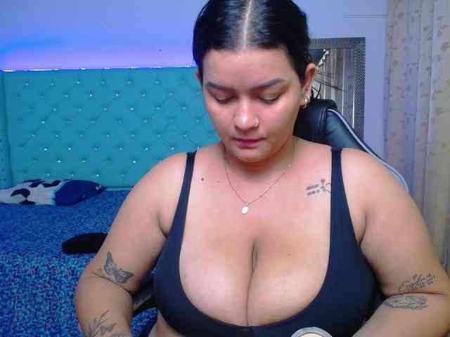KrissSweetBoobs webcam