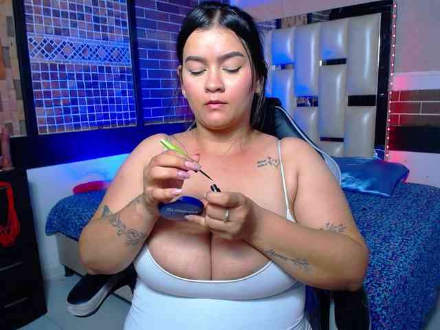 KrissSweetBoobs webcam