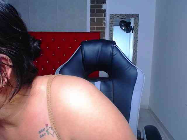 KrissSweetBoobs webcam
