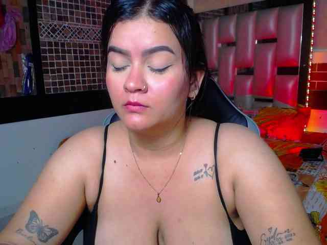 KrissSweetBoobs webcam