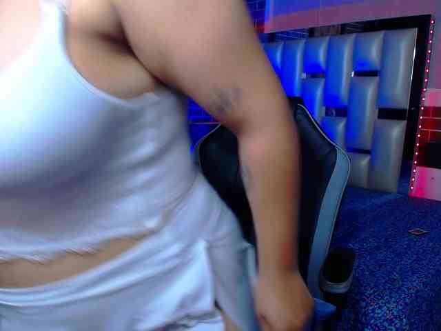 KrissSweetBoobs webcam