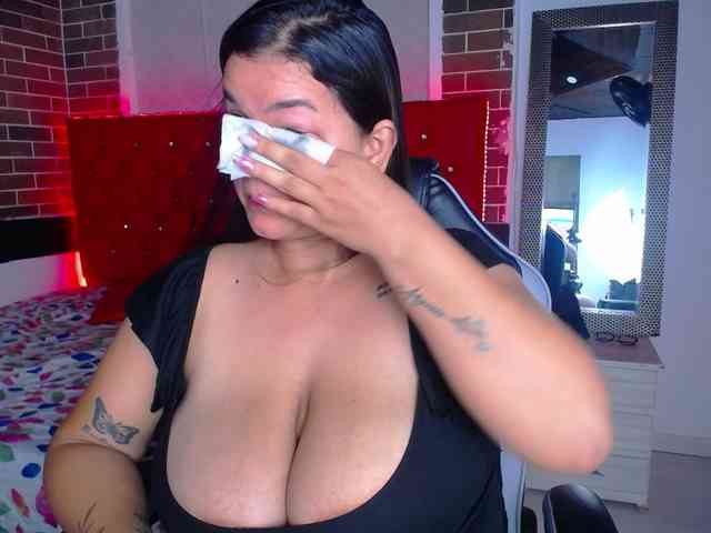 KrissSweetBoobs webcam