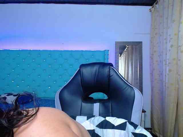 KrissSweetBoobs webcam