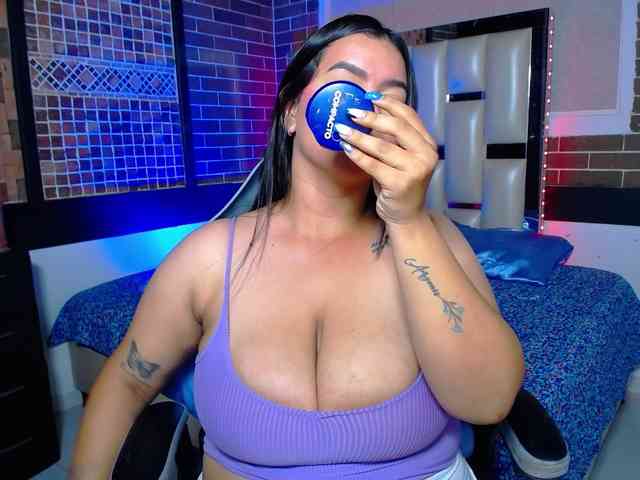 KrissSweetBoobs webcam