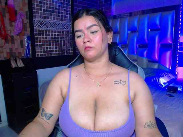 KrissSweetBoobs webcam