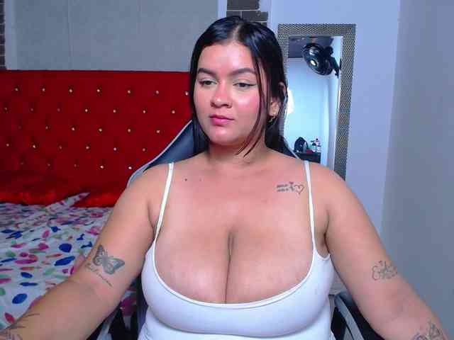 KrissSweetBoobs webcam