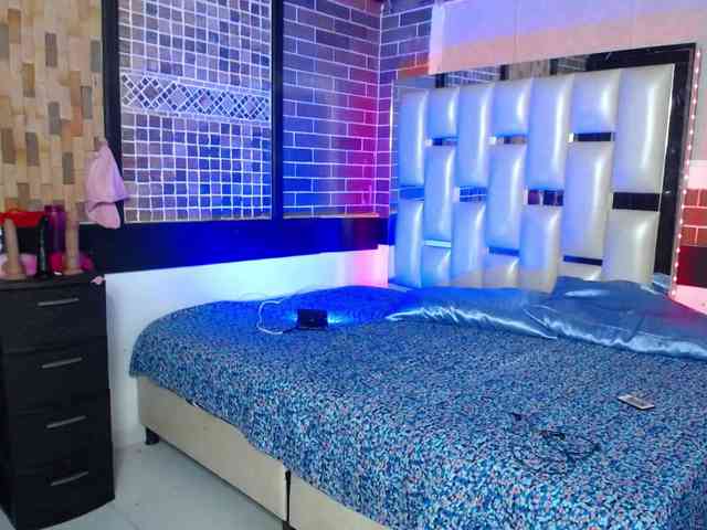 KrissSweetBoobs webcam