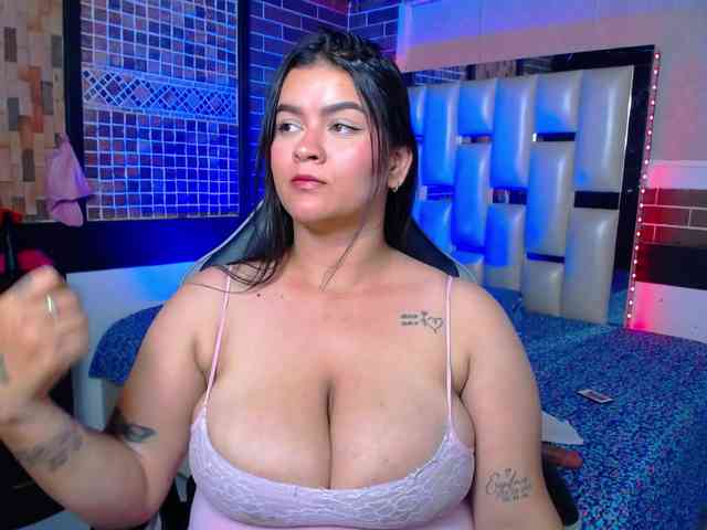 KrissSweetBoobs webcam