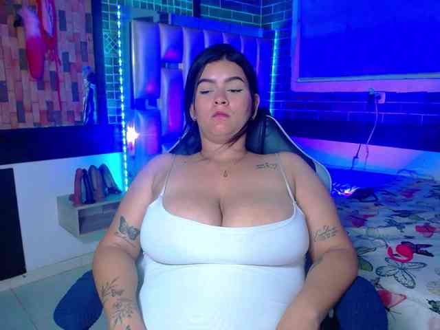 KrissSweetBoobs webcam