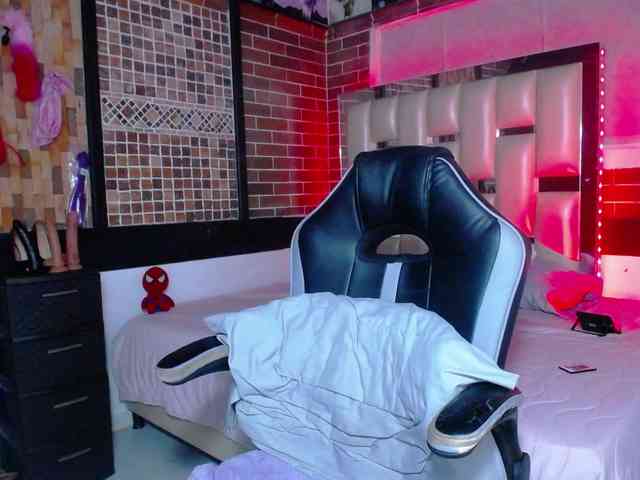 KrissSweetBoobs webcam