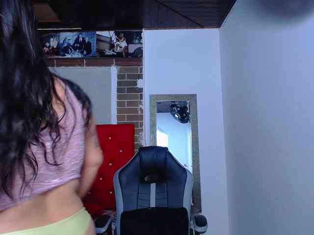 KrissSweetBoobs webcam