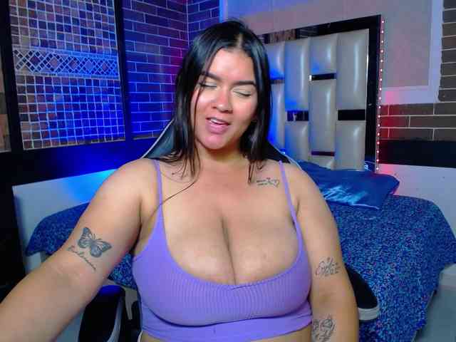 KrissSweetBoobs webcam