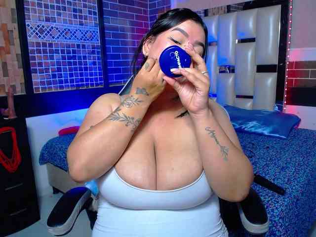 KrissSweetBoobs webcam