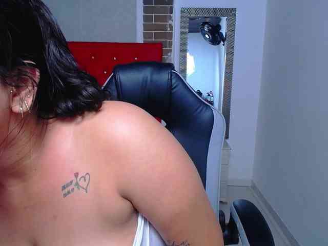 KrissSweetBoobs webcam