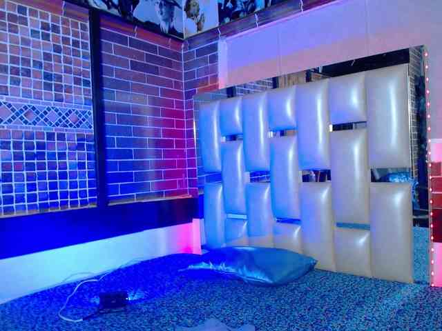 KrissSweetBoobs webcam