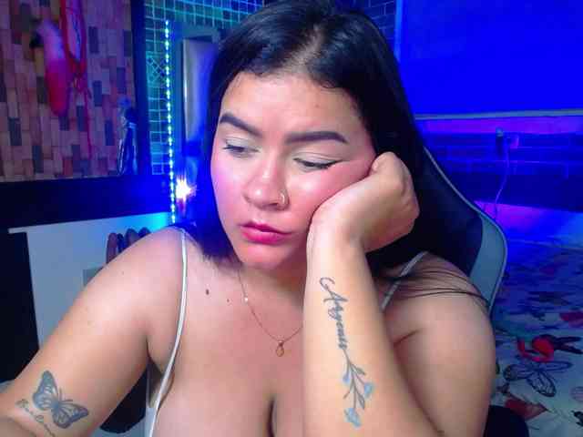 KrissSweetBoobs webcam