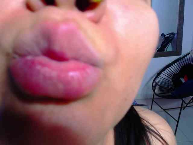 KrissSweetBoobs webcam