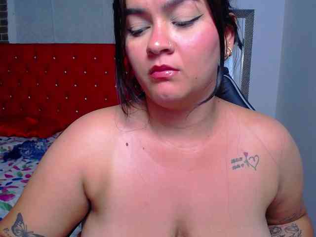 KrissSweetBoobs webcam