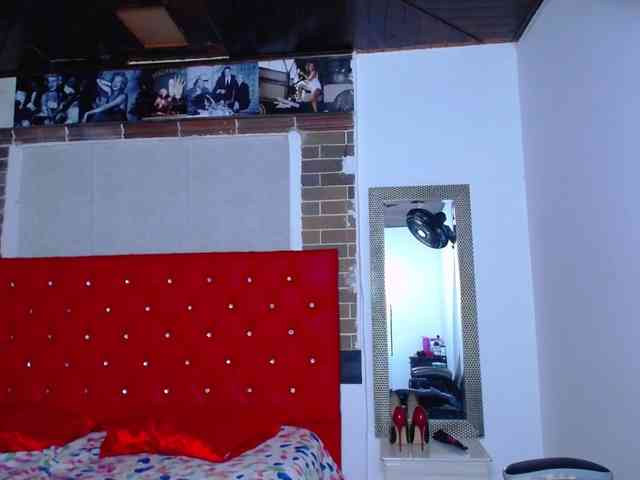 KrissSweetBoobs webcam