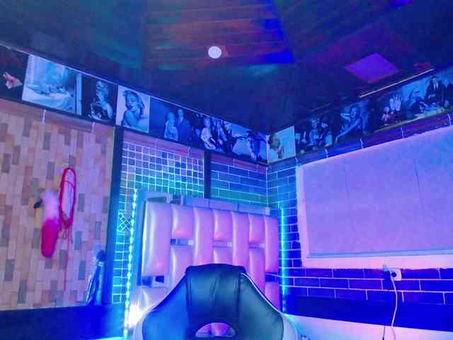 KrissSweetBoobs webcam