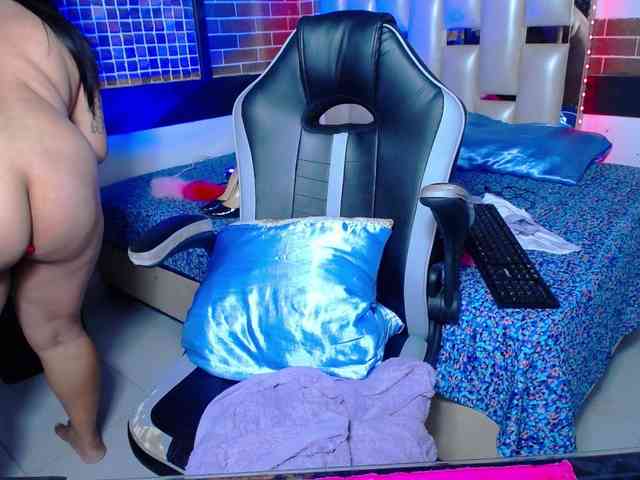 KrissSweetBoobs webcam