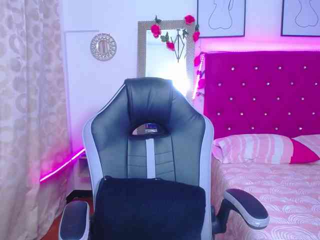 KrissSweetBoobs webcam