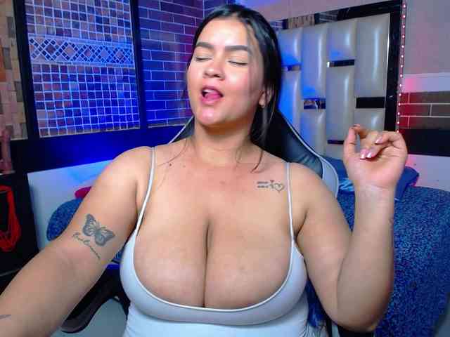 KrissSweetBoobs webcam
