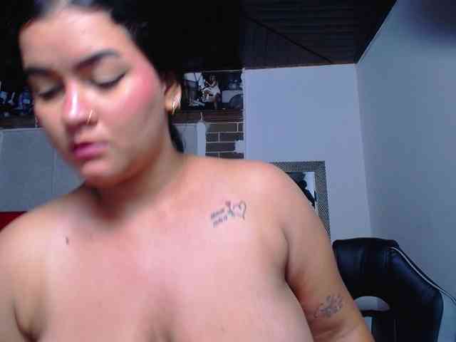KrissSweetBoobs webcam