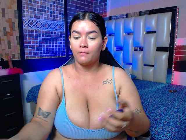 KrissSweetBoobs webcam