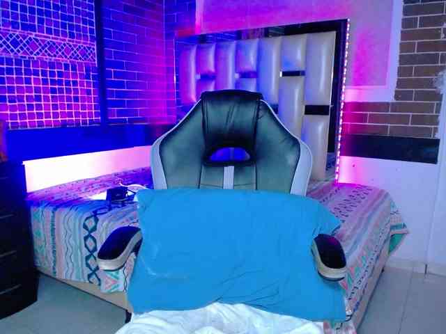 KrissSweetBoobs webcam