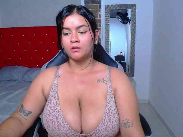 KrissSweetBoobs webcam