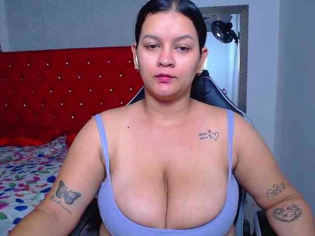 KrissSweetBoobs webcam