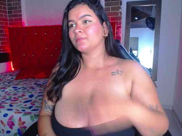KrissSweetBoobs webcam