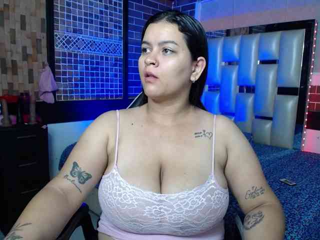 KrissSweetBoobs webcam